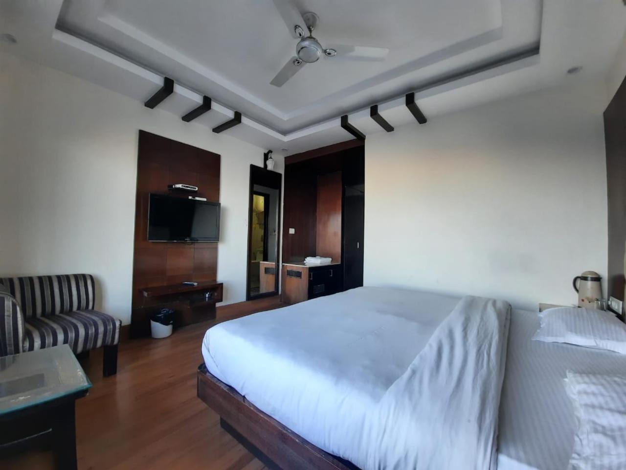 Basera Hotel 穆索里 外观 照片