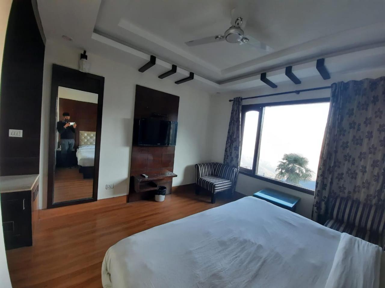 Basera Hotel 穆索里 外观 照片