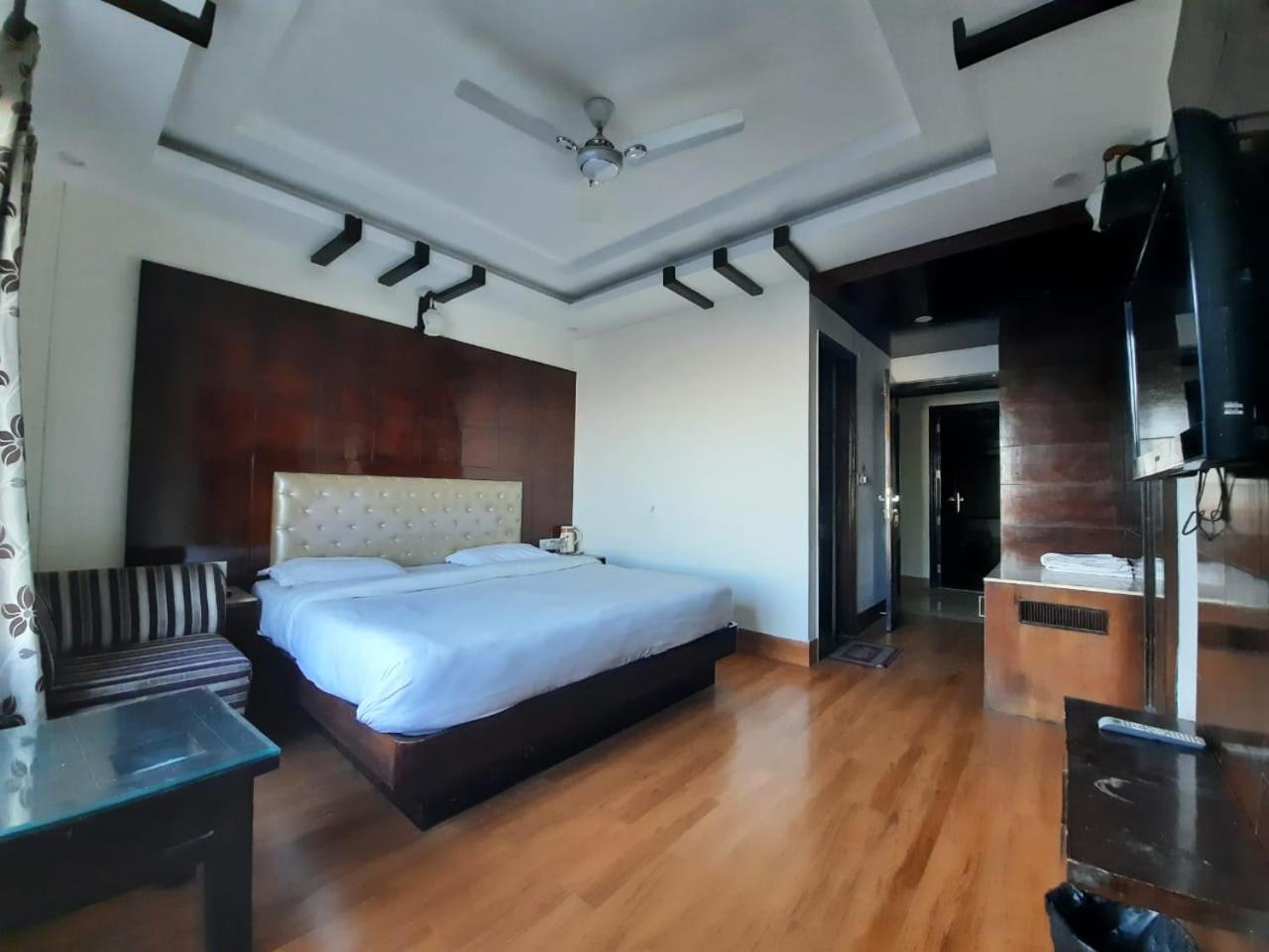 Basera Hotel 穆索里 外观 照片