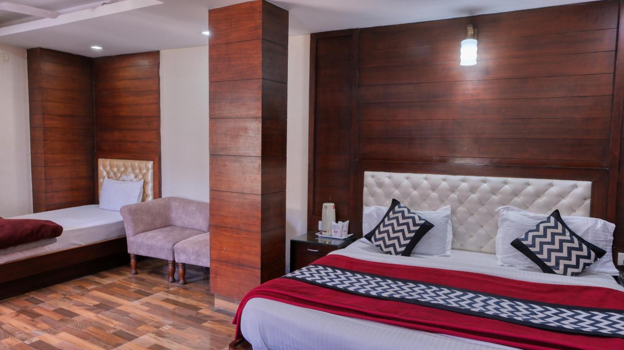 Basera Hotel 穆索里 外观 照片