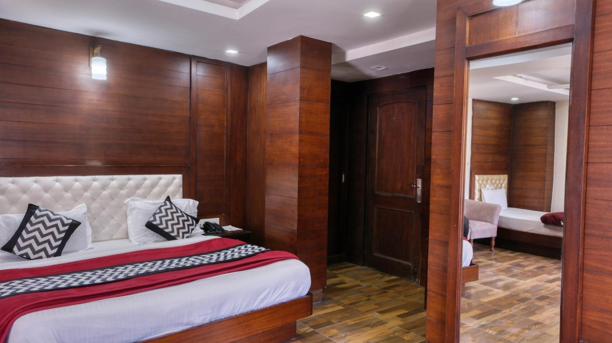 Basera Hotel 穆索里 外观 照片